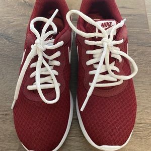 Women’s Burgundy Nikes 6.5